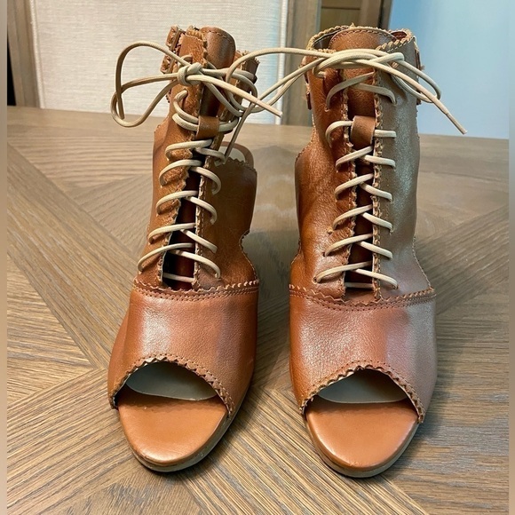 Nwot Brantano Leather Lace up Open Toe and Open Heel Caramel - Picture 1 of 16